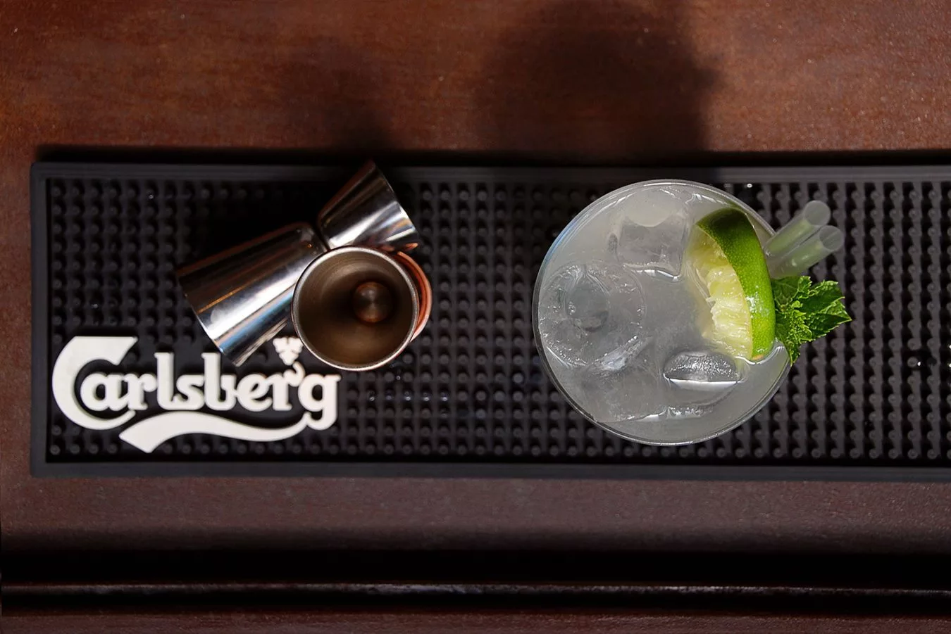 preparazione del cocktail moscow mule